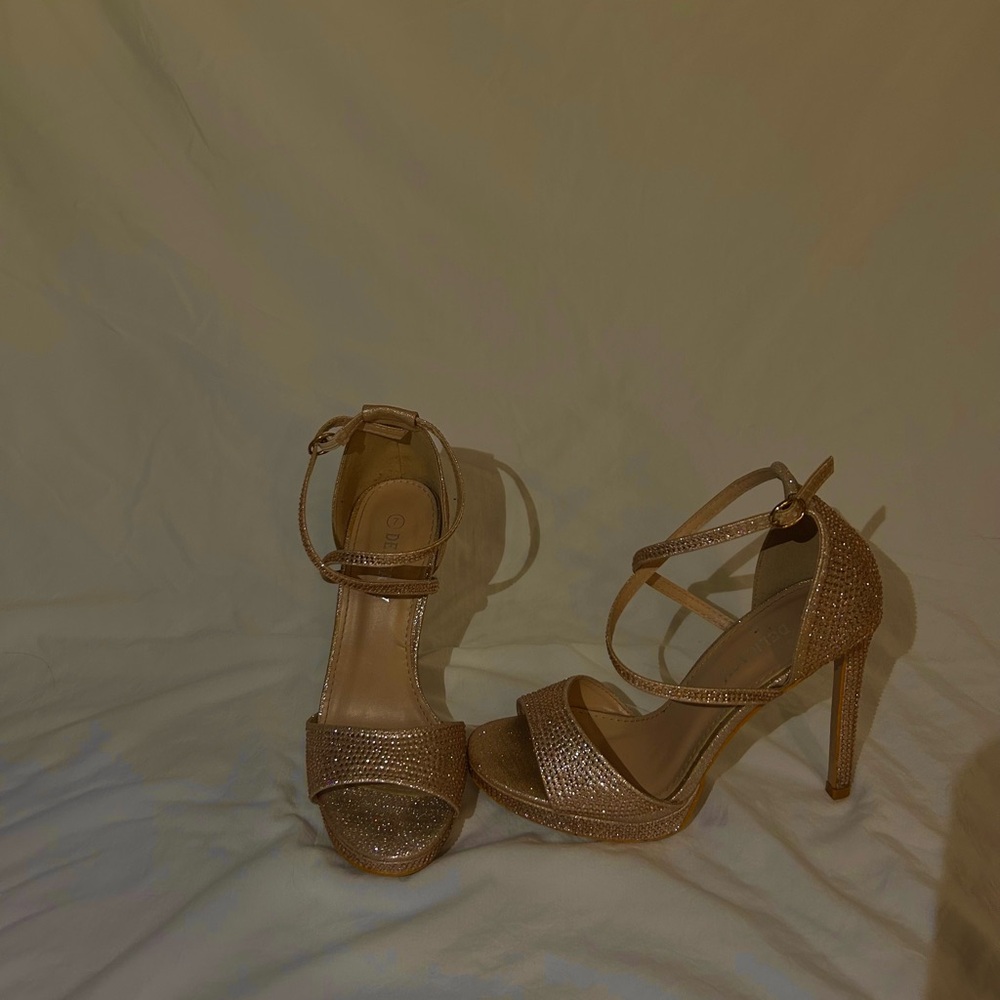 Delicacy Shimmering Gold Strappy Heels